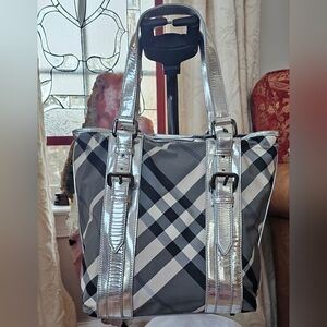 Authentuc Burberry Silver Beat Check Nylon And Patent Leather